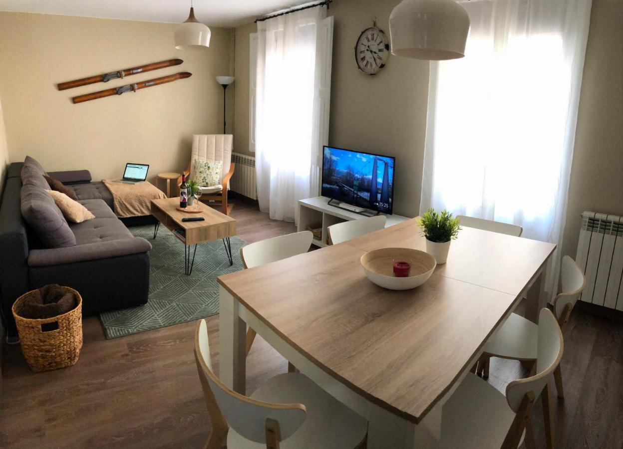 Apartamento Acogedor Y Familiar - Wifi+Chromecast Puigcerdà Esterno foto